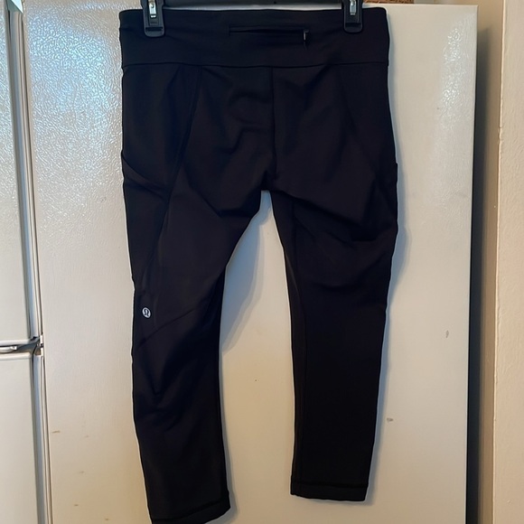 Lululemon Size 8 Black Crop Leggings - Picture 5 of 6